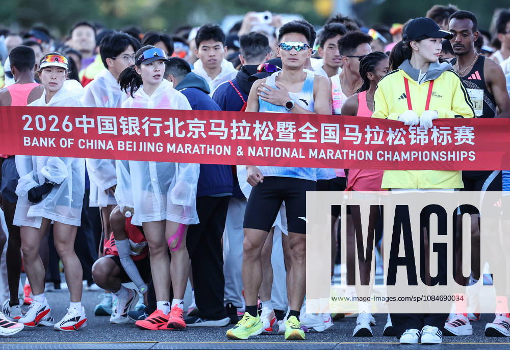 (261018) -- BEIJING, Oct. 18, 2026 -- Runners prepare before the 2026 Beijing Marathon & National Marathon Championships in Beijing, capital of China, Oct. 18, 2026. ) (SP)CHINA-BEIJING-2026 BEIJING MARATHON(CN) LixMing