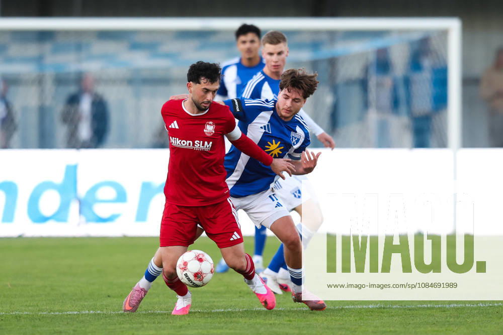 Soccer, Men s, Regionalliga Nord, Matchday 14, BSV Kickers Emden 1 FC Phönix Lübeck Sandro Plechaty (17, BSV Kickers Emden) in a tackle with Fabio Oliviero Maiolo (8, Phönix Lübeck)
