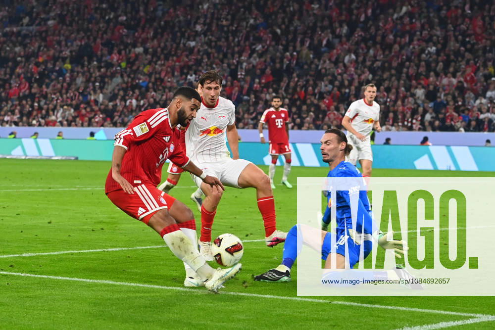 Ismael SAIBARI, Bayern Munich, action, tackle against Willi ORBAN (L) and goalkeeper Maarten VANDEVOORDT (L), penalty area play, scoring chance, soccer, Bundesliga, 2026–2027 season, Matchday 6, Matchday 06, FC Bayern Munich vs. RB Leipzig 6–1 on October 17, 2026, Allianz Arena