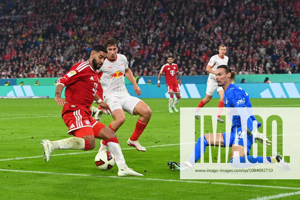 Ismael SAIBARI, Bayern Munich, action, tackle against Willi ORBAN (L) and goalkeeper Maarten VANDEVOORDT (L), penalty area play, scoring chance, soccer, Bundesliga, 2026–2027 season, Matchday 6, Matchday 06, FC Bayern Munich vs. RB Leipzig 6–1 on October 17, 2026, Allianz Arena
