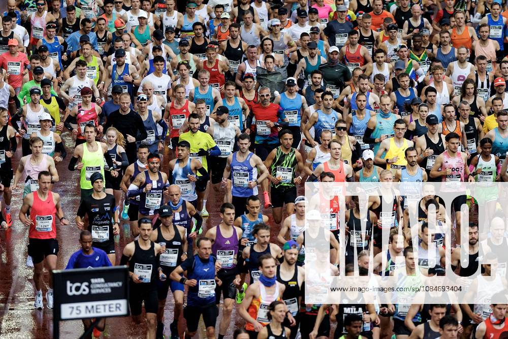 AMSTERDAM - The start of the Amsterdam Marathon. ANP RAMON VAN FLYMEN ANPxSportx IVx 572810137 originalFilename: 572810137