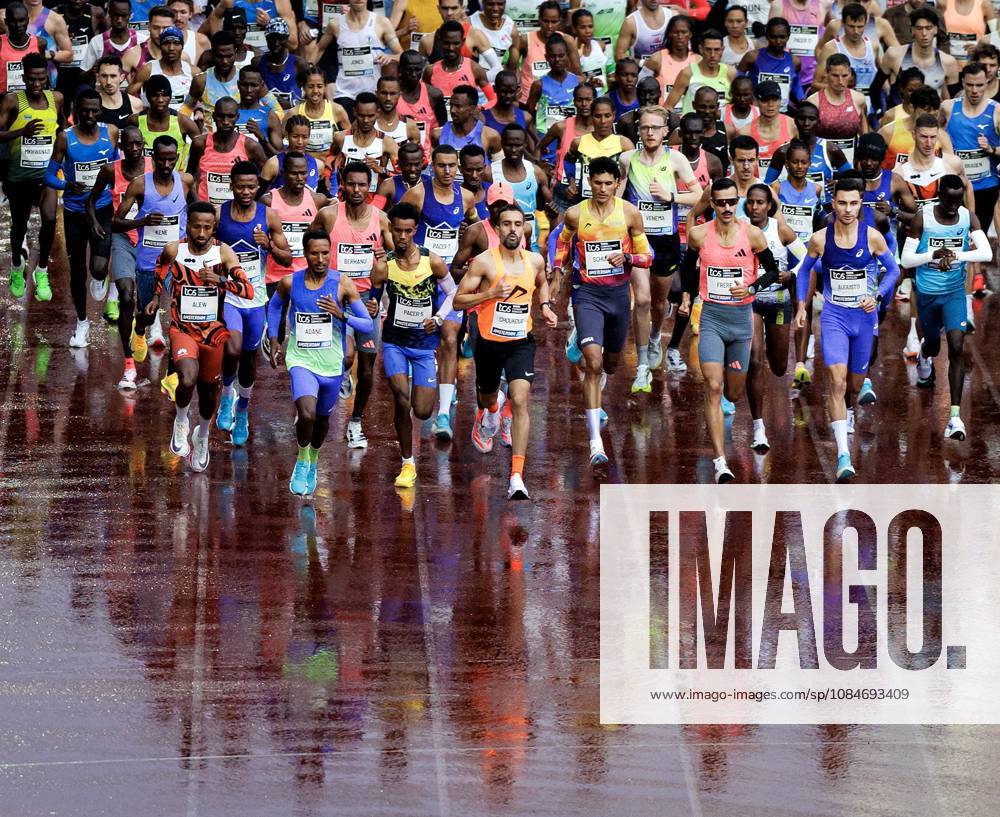 AMSTERDAM - The start of the Amsterdam Marathon. ANP RAMON VAN FLYMEN ANPxSportx IVx 572810148 originalFilename: 572810148