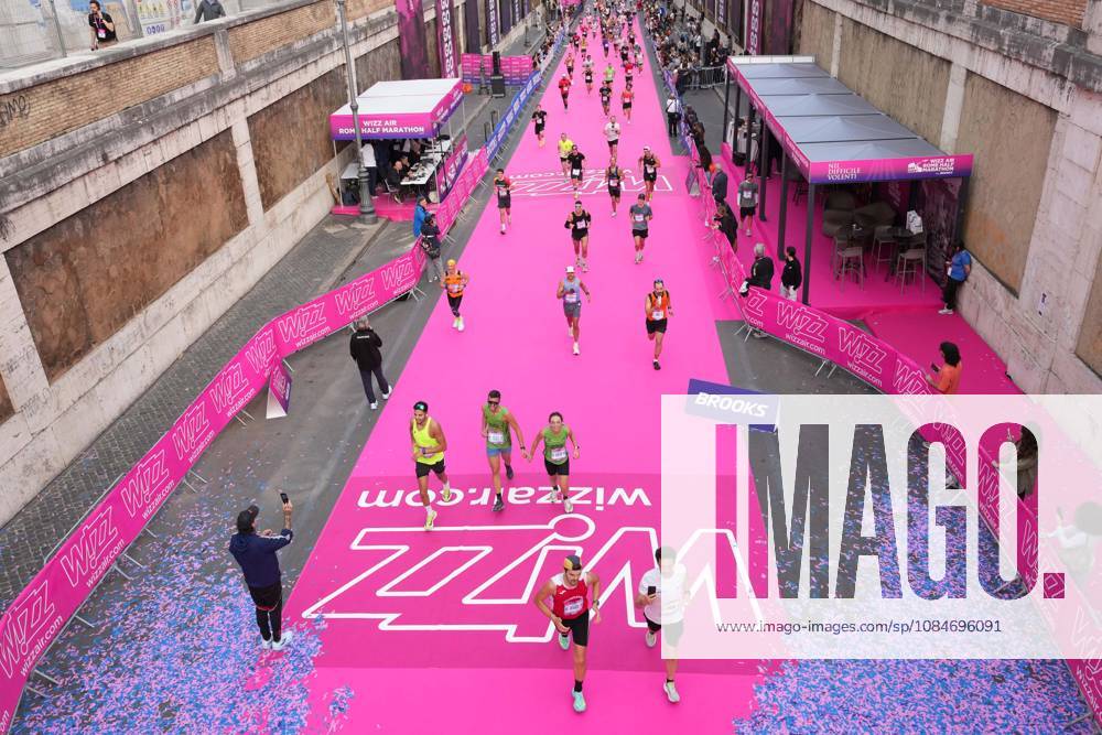 A moment of during the 3th edition of the Wizz Air Rome Half Marathon by Brooks 2026 Rome s, Italy - Sunday, October 18, 2026. ( Photo by Alfredo Falcone LaPresse )