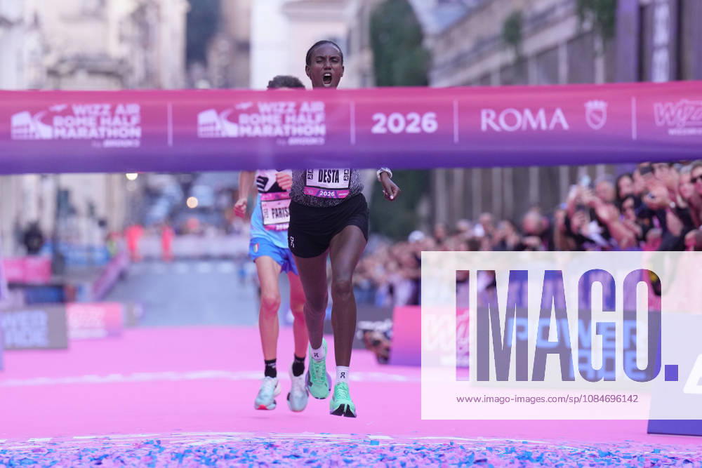 The female winner Desta Netsanet during the 3th edition of the Wizz Air Rome Half Marathon by Brooks 2026 Rome s, Italy - Sunday, October 18, 2026. ( Photo by Alfredo Falcone LaPresse )