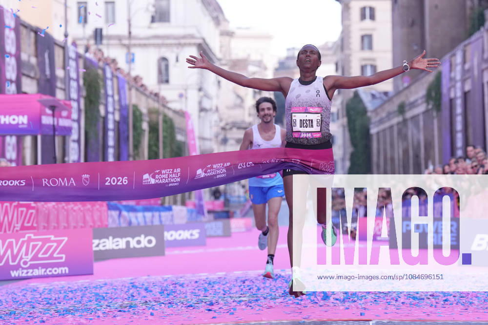 The female winner Desta Netsanet during the 3th edition of the Wizz Air Rome Half Marathon by Brooks 2026 Rome s, Italy - Sunday, October 18, 2026. ( Photo by Alfredo Falcone LaPresse )