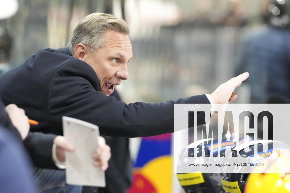 QUINTO, SWITZERLAND, OCTOBER 17: Head coach Jussi Tapola of Ambri during the game between HC Ambri Piotta and Geneva Servette HC at the Gottardo Arena on October 17, 2026, in Quinto, Switzerland (Quinto, Ticino, Switzerland)