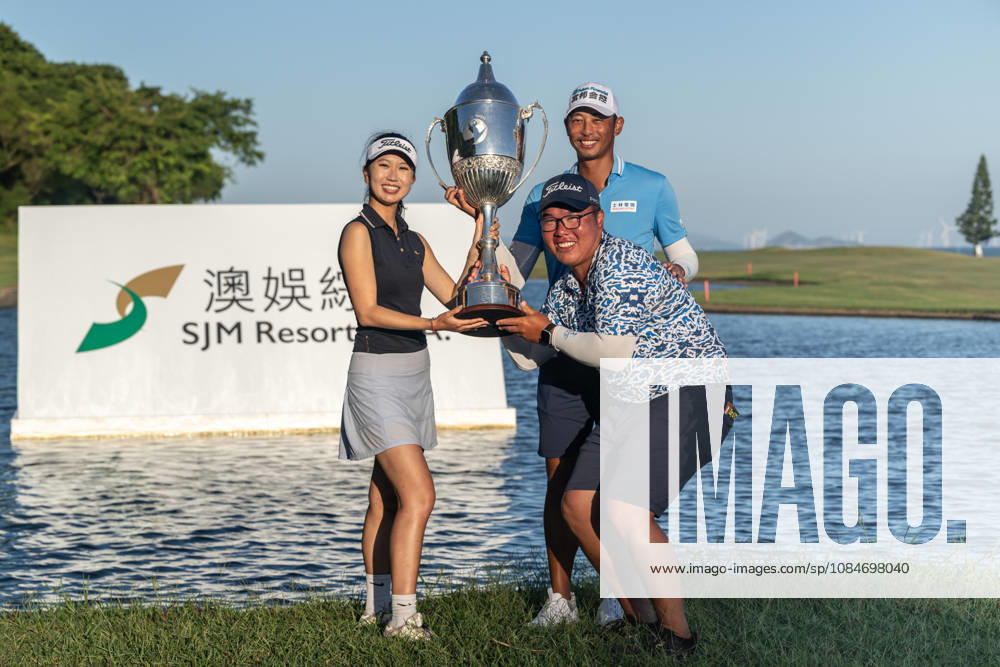 WANG Wei-hsuan from Chinese Taipei ( Taiwan) wins the Macau Open 2026. With his wife Cindy Zhou and caddy, Ryan.Macau Open Golf 2026 Final Round. Macau China - ZUMAr144 20261018_zap_r144_070