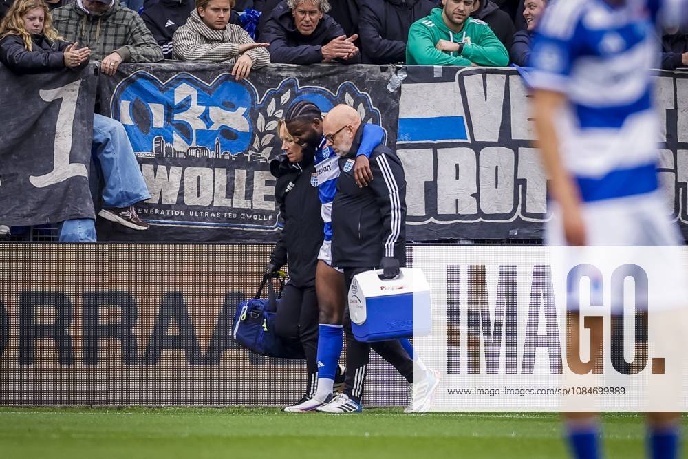 , mac3park , season 2026 2027 , Dutch Eredivisie football , match between PEC Zwolle and Go Ahead Eagles , picture shows PEC Zwolle player Sherel Floranus left the pitch after a injury PEC - Go Ahead Eagles x208676099x