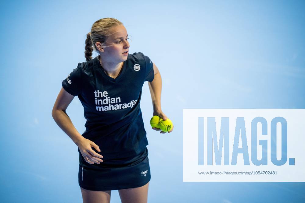 Picture shows a ball kid in action during the European Open ATP, Tennis Herren tennis tournament in Brussels, on Sunday 18 October. This year s edition of the tournament is taking place from 17 to 25 October JASPERxJACOBS x190192837x