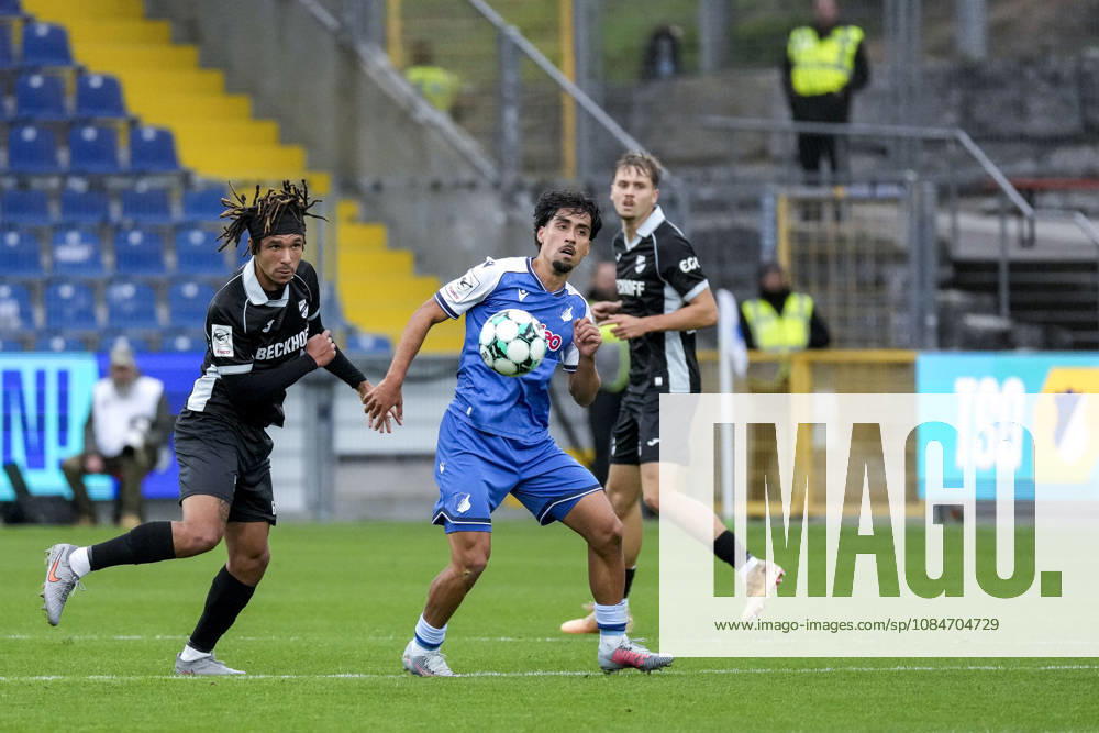 From left: Joshua Eze (Verl), 6; Yasin Zor (TSG II), 10; tackle, game scene, duel, tackle, tackling, dynamics, action, 18 10 2026, Sinsheim, Germany, soccer, 3rd League, TSG 1899 Hoffenheim II vs. SC Verl, DFB and DFL regulations prohibit any use of photographs as image sequences and or quasi-video