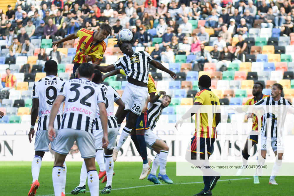 IPA89851709 - A header by Lecce s Antonino Gallo and Udinese s Oumar Solet during the Serie A soccer match between Udinese Calcio and US Lecce in Udine, Italy, on October 18, 2026