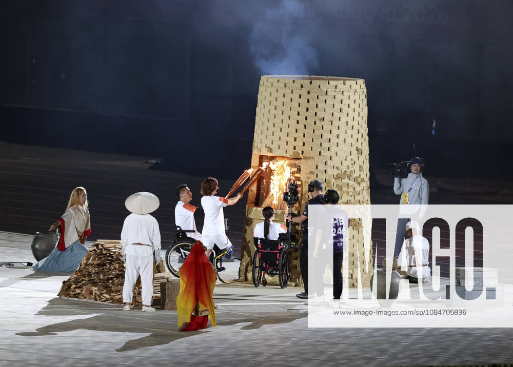 (261018) -- NAGOYA, Oct. 18, 2026 -- Torch bearers light the cauldron during the opening ceremony of the Aichi-Nagoya Asian Para Games in Nagoya, Japan, Oct. 18, 2026. ) (SP)JAPAN-NAGOYA-ASIAN PARA GAMES-OPENING CEREMONY YaoxQilin