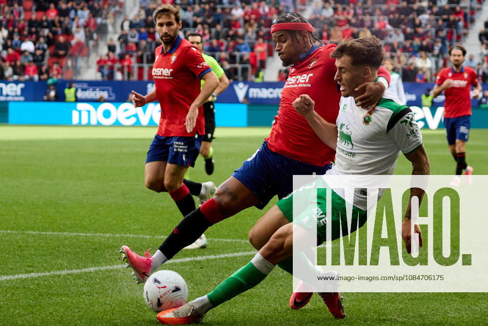 LaLiga EA Sports 2026–27 CA Osasuna vs. Racing de Santander Valentin Rosier (19, OSA) blocks a shot by Jorge Salinas (17, RAC) during the LaLiga EA Sports soccer match between CA Osasuna and Racing de Santander played at El Sadar Stadium in Pamplona, Spain on Oct. 18, 2026. Credit: Inigo Alzugaray, Agencia LOF, Pamplona. LaLiga EA Sports 2026-27: CA Osasuna vs. Racing de Santander