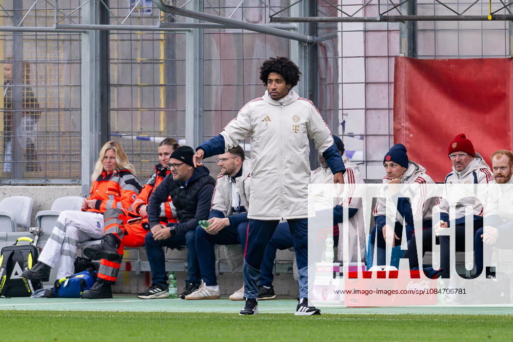 Dante Bonfim Costa Santos, Head Coach, FC Bayern Munich II (GER), TSV 1860 Munich vs. FC Bayern Munich II, Soccer, Bavarian Regional League, Matchday 15, 2026–2027 Season, October 18, 2026 DFL and DFB regulations prohibit any use of photographs as image sequences and or quasi-video. Photo: HMB Media, Heike Feiner