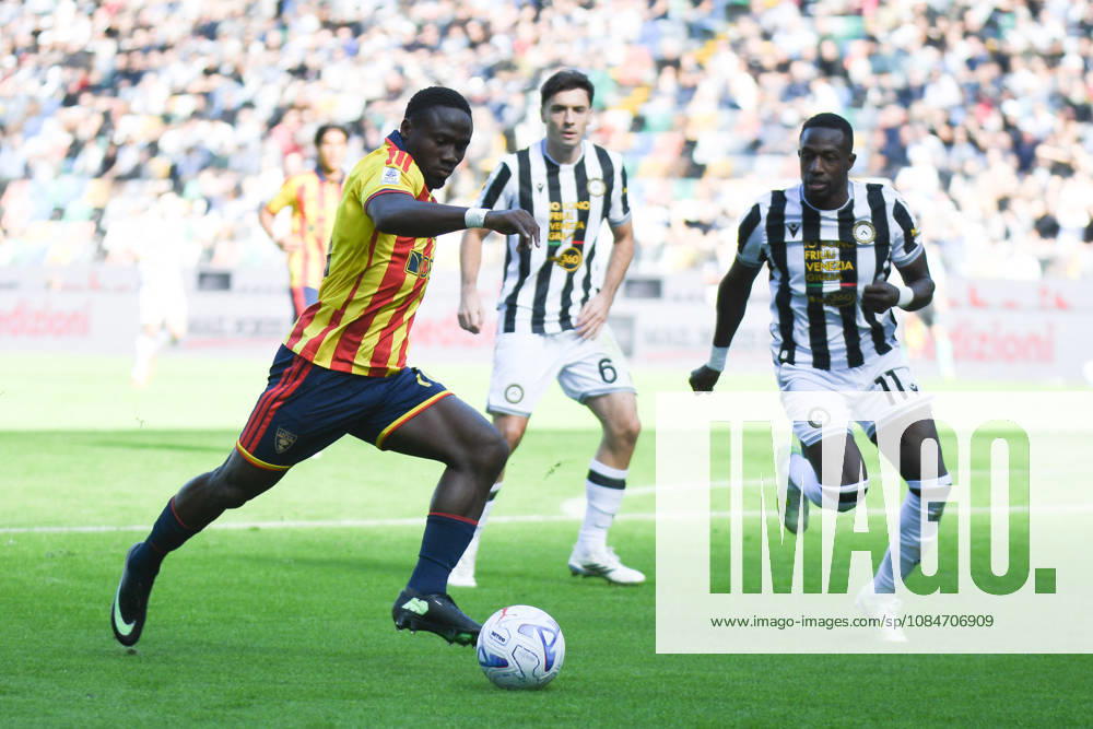 SOCCER - Serie A - Udinese Calcio vs. US Lecce Photo by IPA ABACAPRESS.COM89851737 - Lecce s Konan N Dri in action against Udinese s Hassane Kamara during the Serie A soccer match between Udinese Calcio and US Lecce in Udine, Italy, on October 18, 2026 Udine Italy
