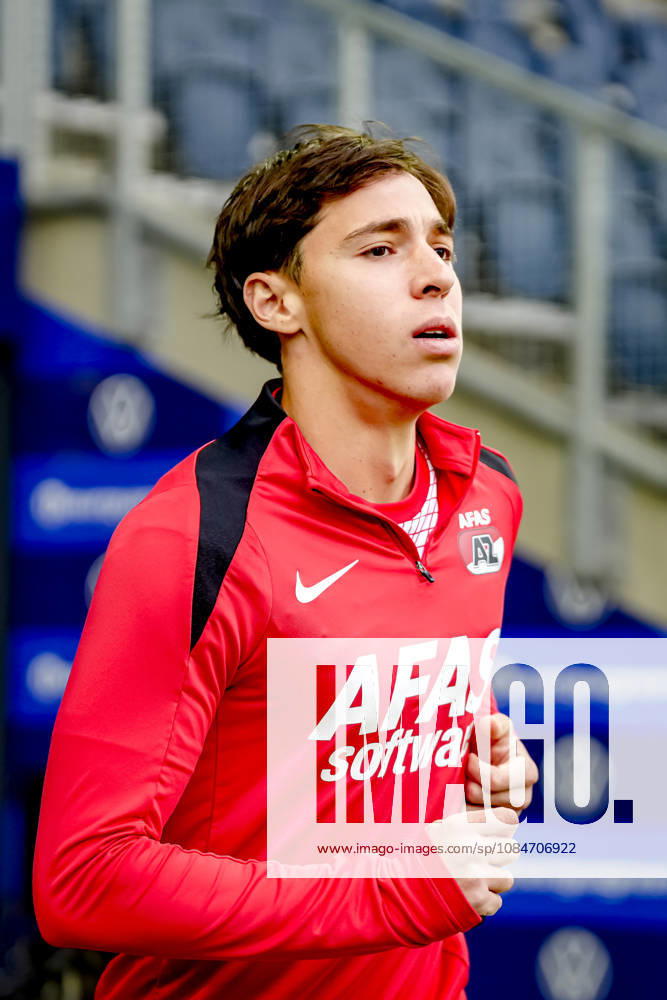 LEEUWARDEN AZ Alkmaar defender Mateo Chávez during the Vriendenloterij Eredivisie match between SC Cambuur and AZ at Kooi Stadion on October 18, 2026, in Leeuwarden, the Netherlands ED VAN DE POL EYE4IMAGES DeFodi Images