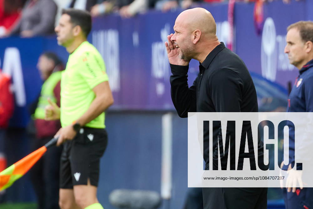 LaLiga EA Sports 2026–27 CA Osasuna vs. Racing de Santander: Jose Alberto Lopez, RAC Coach, in action during the LaLiga EA Sports soccer match between CA Osasuna and Racing de Santander played at El Sadar Stadium in Pamplona, Spain, on Oct. 18, 2026. Credit: Inigo Alzugaray, LOF Agency, Pamplona LaLiga EA Sports 2026–27 CA Osasuna vs. Racing de Santander