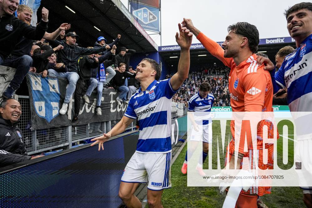 ZWOLLE - (lr) Ryan Thomas of PEC Zwolle, PEC Zwolle goalkeeper Jasper Schendelaar after the Dutch Eredivisie match between PEC Zwolle and Go Ahead Eagles at the MAC3PARK stadium on October 18, 2026 in Zwolle, the Netherlands. TOBIAS KLEUVER ANP Eredivisie 2026 27 ANPxSportx IVx 572834794 originalFilename: 572834794