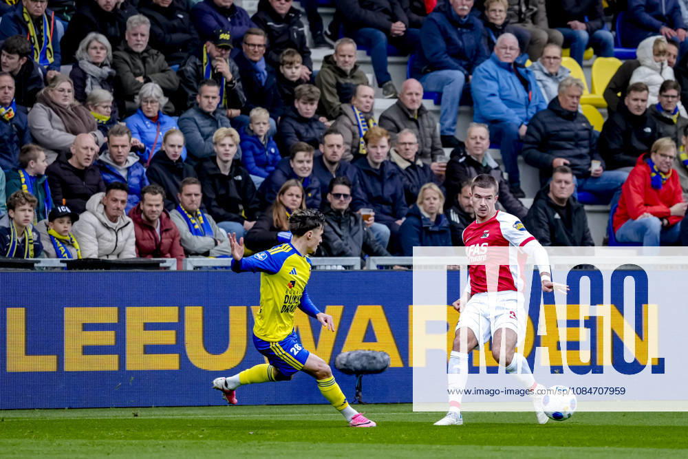 LEEUWARDEN SC Cambuur defender Morgan Costarelli, AZ Alkmaar defender Wouter Goes during the Vriendenloterij Eredivisie match between SC Cambuur and AZ at Kooi Stadion on October 18, 2026, in Leeuwarden, the Netherlands ED VAN DE POL EYE4IMAGES DeFodi Images