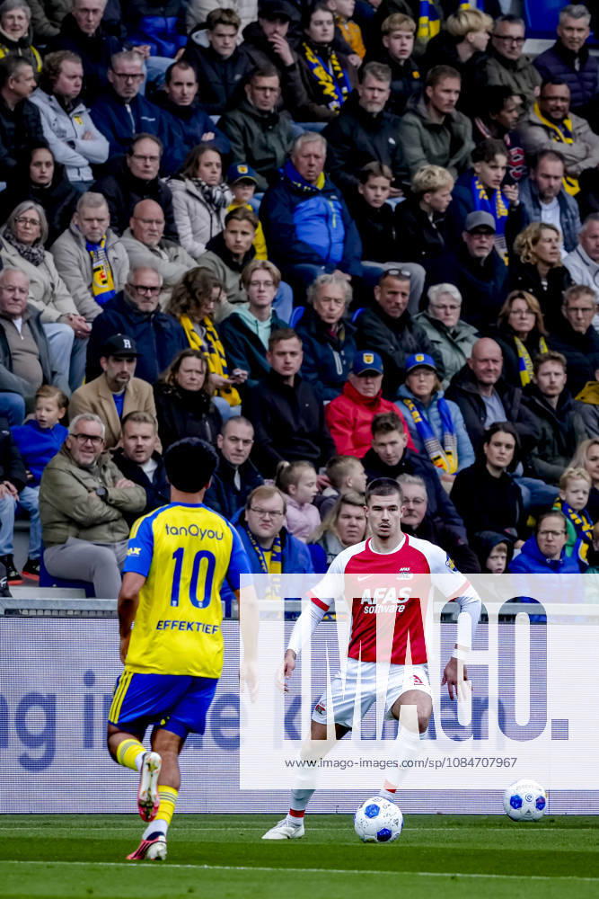 LEEUWARDEN AZ Alkmaar defender Wouter Goes during the Vriendenloterij Eredivisie match between SC Cambuur and AZ at Kooi Stadion on October 18, 2026, in Leeuwarden, the Netherlands ED VAN DE POL EYE4IMAGES DeFodi Images
