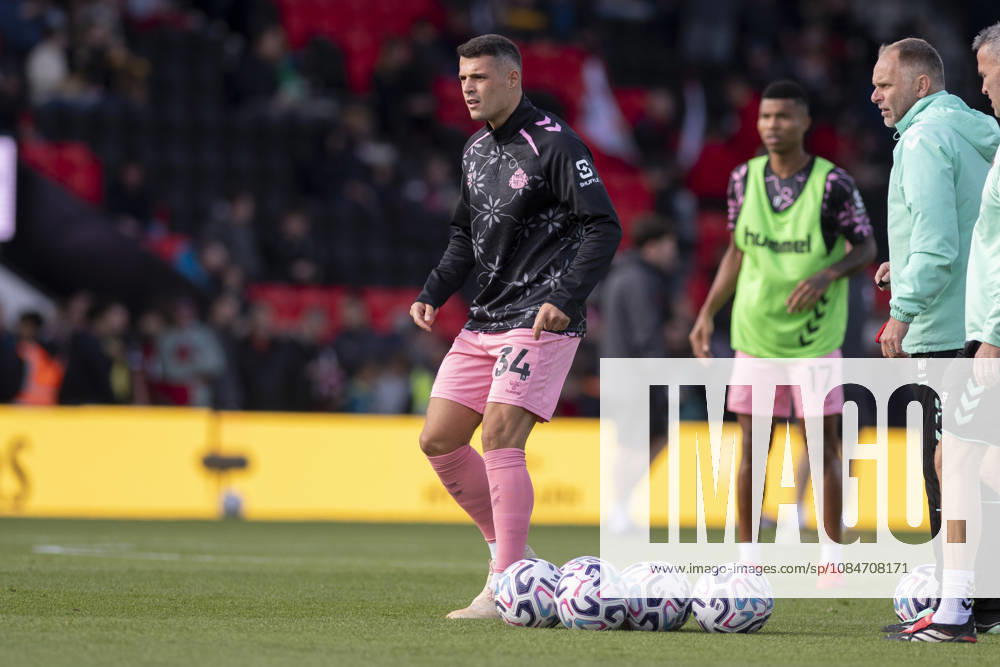 AFC Bournemouth v Sunderland, Premier League Granit Xhaka of Sunderland warms up before the AFC Bournemouth v Sunderland Premier League match at Vitality Stadium, Bournemouth, England on 18 October 2026 Credit: Andy Thomas Every Second Media Editorial use only. All images are copyright Every Second Media Limited. No images may be reproduced without prior permission. All rights reserved. Premier League and Football League images are subject to licensing agreements with Football DataCo Limited. see https: www.football-dataco.com