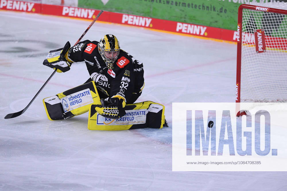 Ice Hockey: Penny DEL, Matchday 10—Krefeld Pinguine vs. Eisbären Berlin on October 18, 2026, at the Yayla Arena in Krefeld. Goal to make it 0–1 by Markus Vikingstad (Berlin); Juha Jatkola (Krefeld) is defeated. In accordance with the regulations of the DEL (German Ice Hockey League, the publication and reuse of the footage in electronic media and on devices of any kind during the game is not permitted xRx