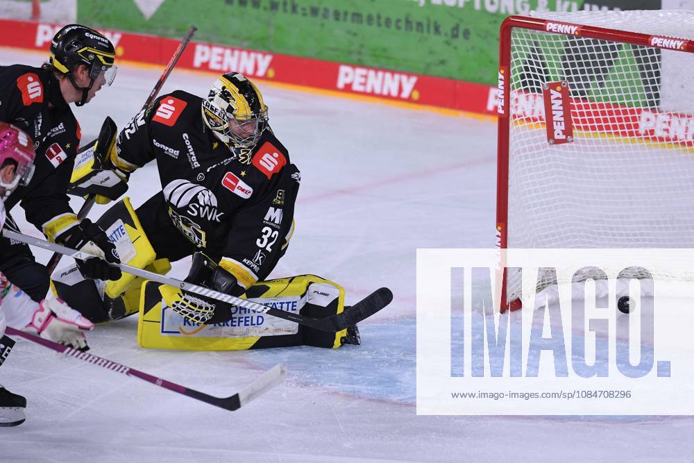 Ice Hockey: Penny DEL, Matchday 10—Krefeld Pinguine vs. Eisbären Berlin on October 18, 2026, at the Yayla Arena in Krefeld. Goal to make it 0–1 by Markus Vikingstad (Berlin); Juha Jatkola (Krefeld) is defeated. In accordance with the regulations of the DEL (German Ice Hockey League, the publication and reuse of the footage in electronic media and on devices of any kind during the game is not permitted xRx