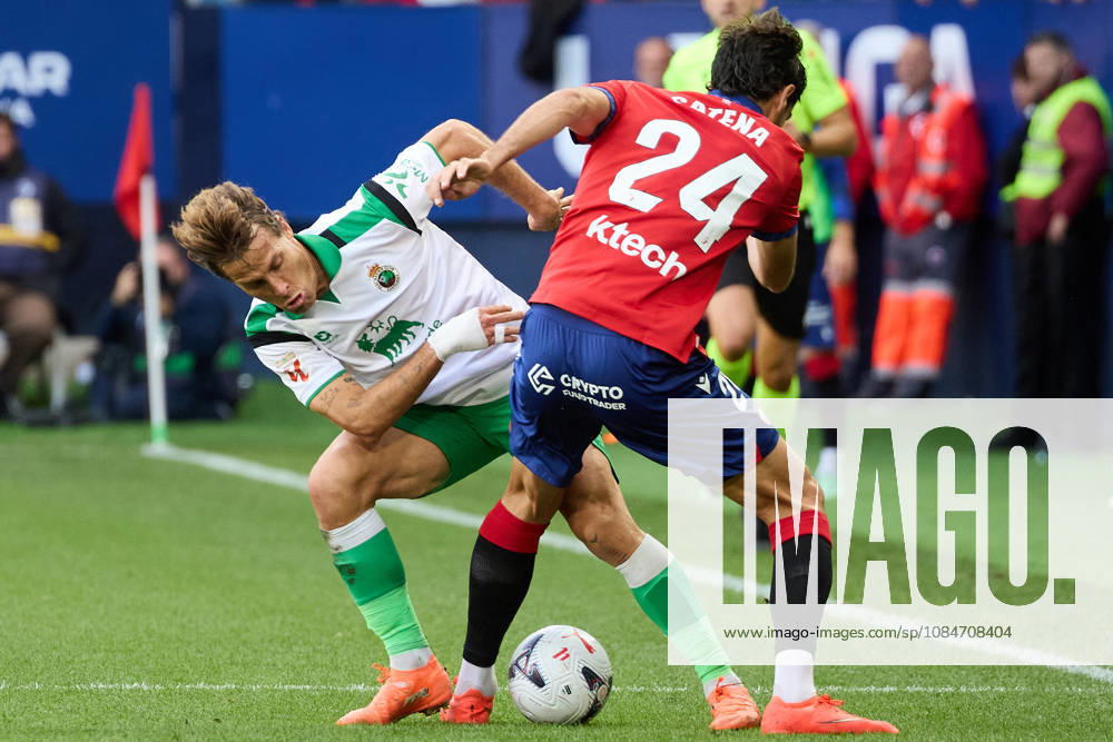 LaLiga EA Sports 2026–27: CA Osasuna vs. Racing de Santander—Sergio Canales (20, RAC L) and Alejandro Catena (24, OSA R) battle for the ball during the LaLiga EA Sports soccer match between CA Osasuna and Racing de Santander played at El Sadar Stadium in Pamplona Spain on Oct. 18, 2026. Credit: Inigo Alzugaray, Agencia LOF, Pamplona. LaLiga EA Sports 2026–27: CA Osasuna vs. Racing de Santander