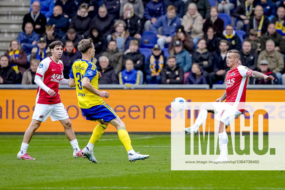 LEEUWARDEN AZ Alkmaar midfielder Jordy Clasie during the Vriendenloterij Eredivisie match between SC Cambuur and AZ at Kooi Stadion on October 18, 2026, in Leeuwarden, the Netherlands ED VAN DE POL EYE4IMAGES DeFodi Images