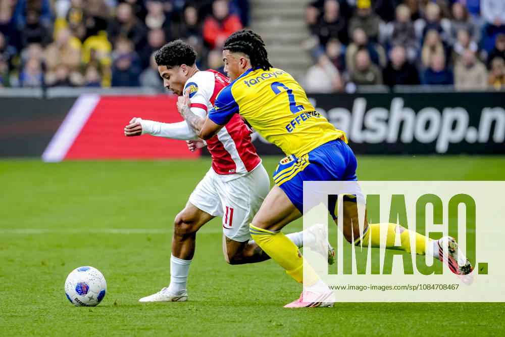 LEEUWARDEN AZ Alkmaar forward Ro Zangelo Daal, SC Cambuur defender Devid Bouah during the Vriendenloterij Eredivisie match between SC Cambuur and AZ at Kooi Stadion on October 18, 2026, in Leeuwarden, the Netherlands ED VAN DE POL EYE4IMAGES DeFodi Images