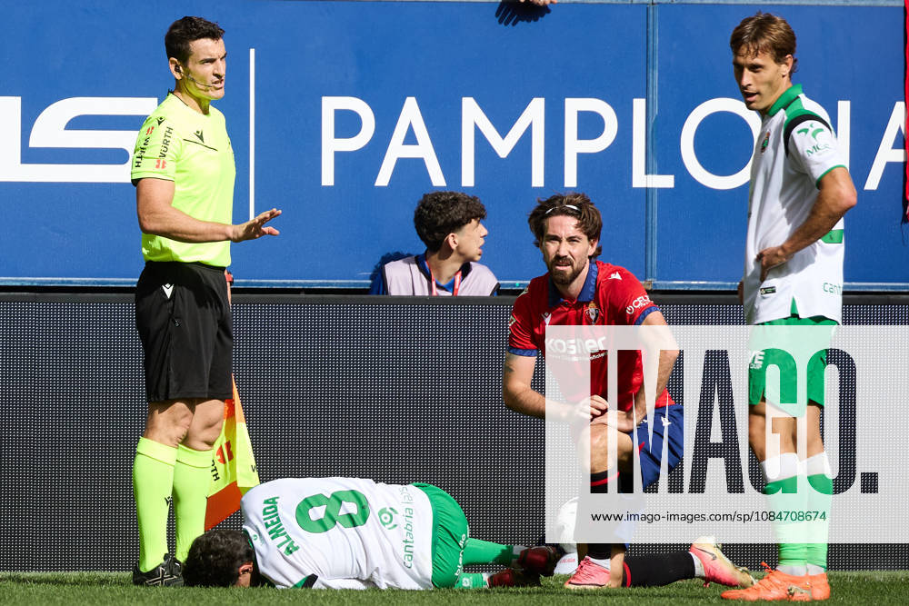 LaLiga EA Sports 2026-27 CA Osasuna vs. Racing de Santander Juan Martinez (Referee L), Andre Almeida (8 RAC), Moi Gomez 16 OSA and Sergio Canales 20 RAC R during the EA Sports LaLiga soccer match between CA Osasuna and Racing de Santander played at El Sadar Stadium in Pamplona, Spain, on Oct. 18, 2026. Credit: Inigo Alzugaray, Agencia LOF, Pamplona. EA Sports LaLiga 2026 27 CA Osasuna vs. Racing de Santander