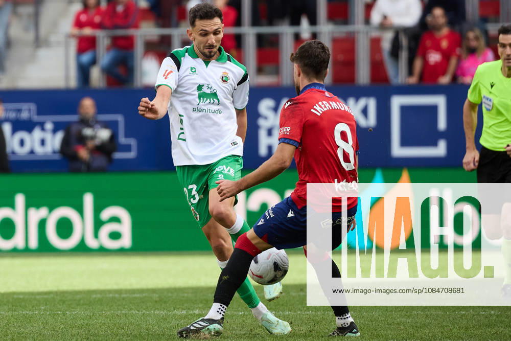LaLiga EA Sports 2026–27: CA Osasuna vs. Racing de Santander—Iván Martín (23, RAC L) and Iker Munoz (8, OSA R) battle for the ball during the LaLiga EA Sports soccer match between CA Osasuna and Racing de Santander, played at El Sadar Stadium in Pamplona, Spain on Oct. 18, 2026. Credit: Inigo Alzugaray, Agencia LOF, Pamplona. LaLiga EA Sports 2026–27: CA Osasuna vs. Racing de Santander