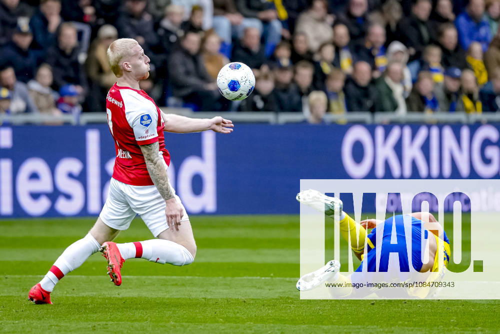 AZ Alkmaar forward Mexx Meerdink of Leeuwarden during the Vriendenloterij Eredivisie match between SC Cambuur and AZ at Kooi Stadion on October 18, 2026, in Leeuwarden, the Netherlands. ED VAN DE POL EYE4IMAGES DeFodi Images