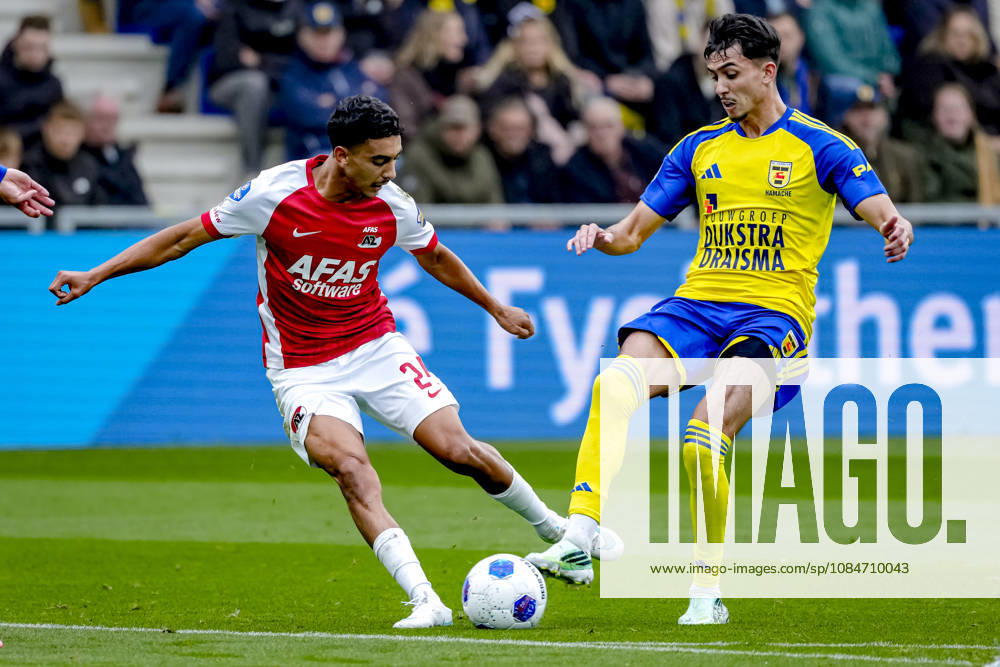 LEEUWARDEN AZ Alkmaar forward Ayoub Oufkir, SC Cambuur forward Ilyes Hamache during the Vriendenloterij Eredivisie match between SC Cambuur and AZ at Kooi Stadion on October 18, 2026, in Leeuwarden, the Netherlands ED VAN DE POL EYE4IMAGES DeFodi Images