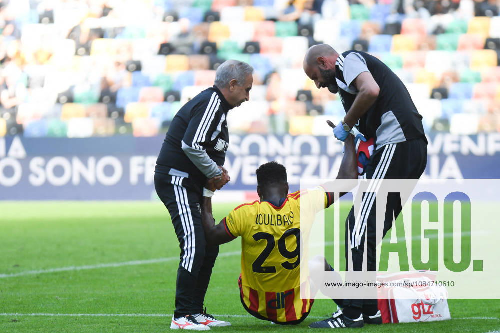 SOCCER - Serie A - Udinese Calcio vs. US Lecce Photo by IPA ABACAPRESS.COM89854409 - Injury to Lecce s Lassana Coulibaly during the Udinese Calcio vs. US Lecce Italian Serie A soccer match in Udine, Italy, on October 18, 2026 Udine Italy