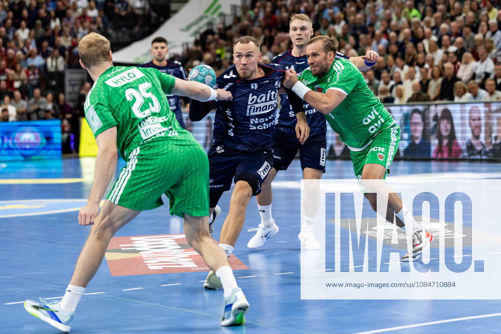 Opel HBL SG Flensburg Handewitt vs. Füchse Berlin, October 18, 2026: Simon Pytlick, No. 02, SG Flensburg Handewitt on the attack. Opel HBL SG Flensburg Handewitt vs. Füchse Berlin, GGW Arena