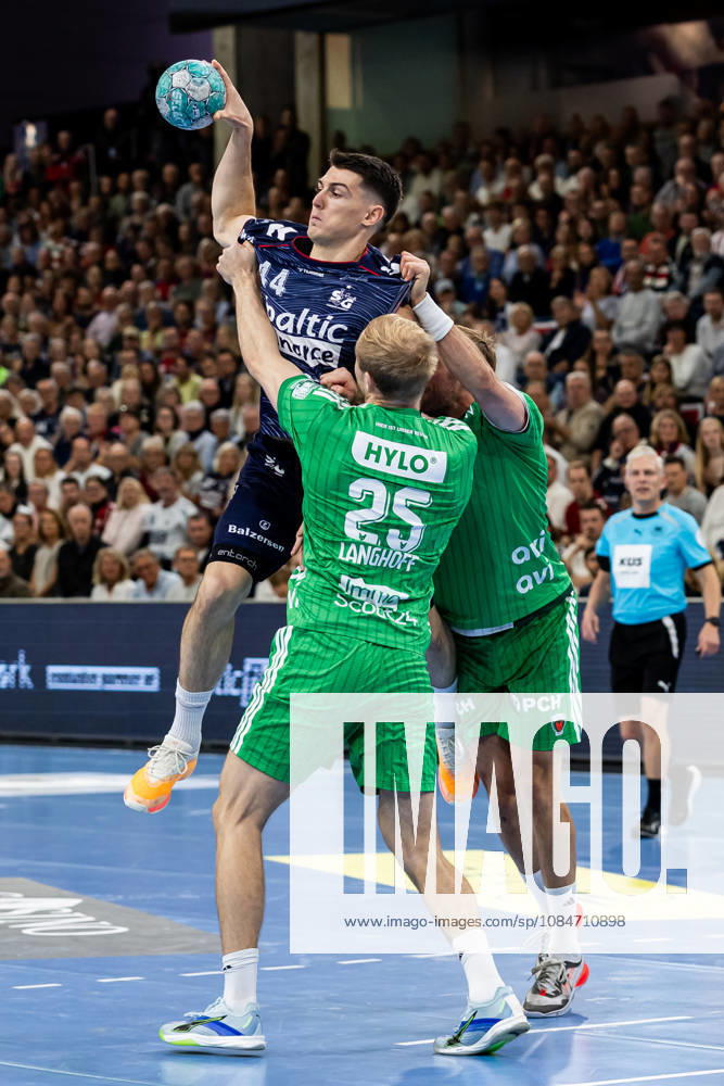 Opel HBL SG Flensburg Handewitt vs. Füchse Berlin, October 18, 2026. Aymeric Minne, No. 44, SG Flensburg Handewitt on the attack. Opel HBL SG Flensburg Handewitt vs. Füchse Berlin, GGW Arena