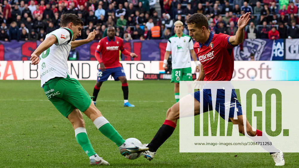 LaLiga EA Sports 2026–27: CA Osasuna vs. Racing de Santander—Matteo Prati (18, RAC L) and Asier Osambela (29, OSA R) battle for the ball during the LaLiga EA Sports soccer match between CA Osasuna and Racing de Santander played at El Sadar Stadium in Pamplona, Spain, on Oct. 18, 2026. Credit: Inigo Alzugaray, Agencia LOF, Pamplona. LaLiga EA Sports 2026–27: CA Osasuna vs. Racing de Santander