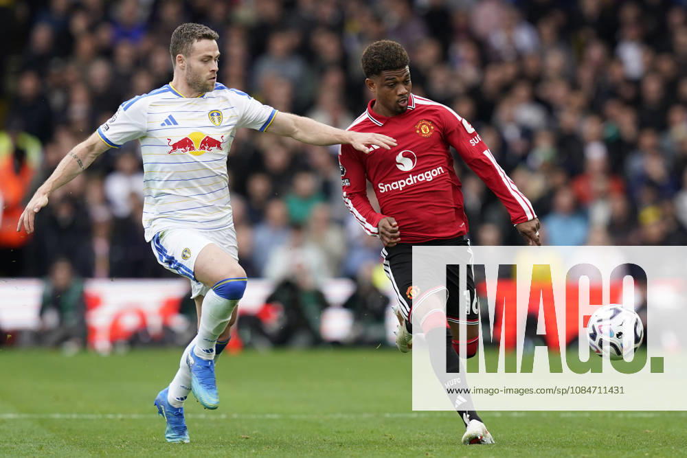 Leeds, England, 18th October 2026. Gabriel Gudmundsson of Leeds United and Amad Diallo of Manchester United, ManU challenge for the ball during the Leeds United vs Manchester United Premier League match at Elland Road, Leeds. Picture credit should read: Andrew Yates Sportimage . SPI_035_AY_Leeds_Man_Utd SPI-5081-0035