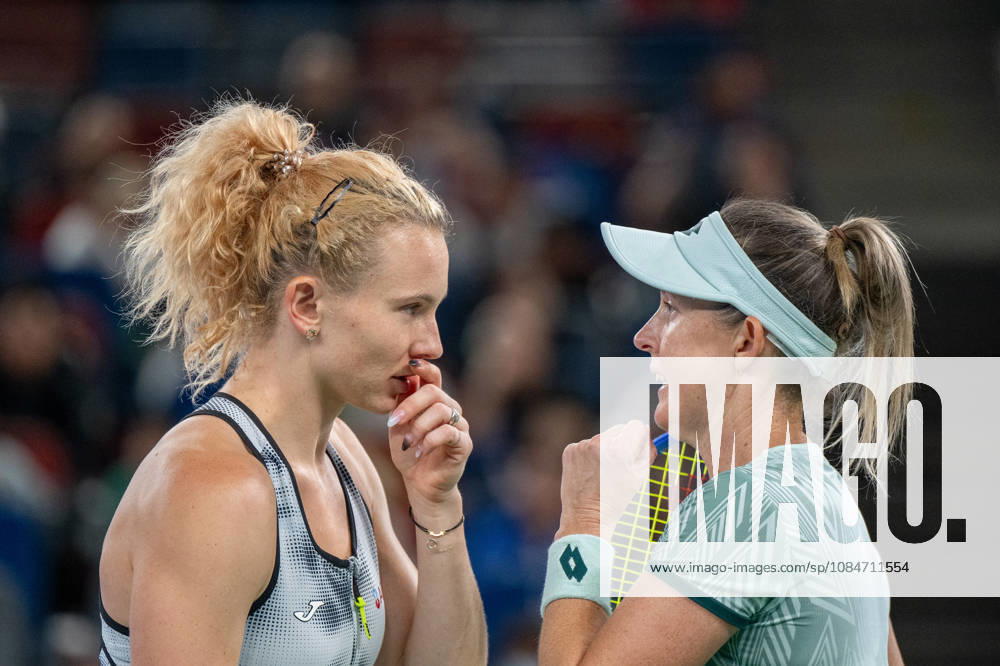 (261018) -- WUHAN, Oct. 18, 2026 -- Storm Hunter Katerina Siniakova (L) communicate during the women s doubles final match between Gabriela Dabrowski of Canada Luisa Stefani of Brazil and Storm Hunter of Australia Katerina Siniakova of the Czech Republic at the 2026 Wuhan Open tennis tournament in Wuhan, capital of central China s Hubei Province, Oct. 18, 2026. ) (SP)CHINA-WUHAN-TENNIS-WUHAN OPEN-WOMEN S DOUBLES (CN) DuxZixuan