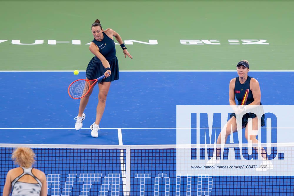 (261018) -- WUHAN, Oct. 18, 2026 -- Gabriela Dabrowski Luisa Stefani (L) compete during the women s doubles final match between Gabriela Dabrowski of Canada Luisa Stefani of Brazil and Storm Hunter of Australia Katerina Siniakova of the Czech Republic at the 2026 Wuhan Open tennis tournament in Wuhan, capital of central China s Hubei Province, Oct. 18, 2026. ) (SP)CHINA-WUHAN-TENNIS-WUHAN OPEN-WOMEN S DOUBLES (CN) DuxZixuan