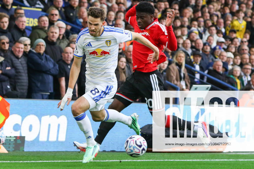 Anton Stach of Leeds United controls the ball during the Premier League match between Leeds United and Manchester United, ManU at Elland Road on October 18, 2026 in Leeds, England. (Photo by Sean Chandler SPP)