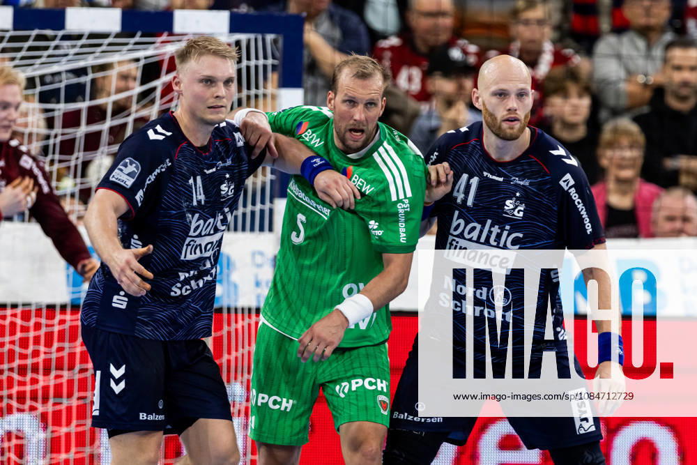 Opel HBL SG Flensburg Handewitt vs. Füchse Berlin, October 18, 2026. Battle at the circle: Emil Siersbaek Bergholt (No. 14), SG Flensburg Handewitt; Max Darj (No. 05), Füchse Berlin; Arnar Freyr Arnarsson No. 41, SG Flensburg Handewitt Opel HBL SG Flensburg Handewitt vs. Füchse Berlin, GGW Arena on October 18, 2026