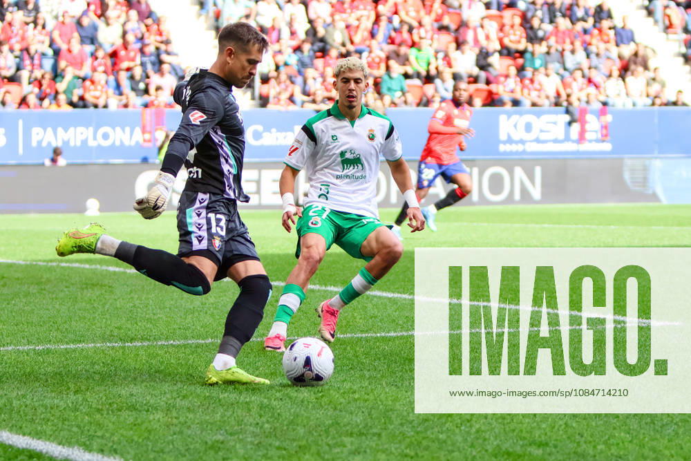 ESP LaLiga EA Sports Atlético Osasuna vs. Racing Santander: Aitor Fernández of Osasuna and Yassir Zabiri of Racing de Santander during the LaLiga EA Sports match between Atlético Osasuna and Racing Santander, played at El Sadar Stadium in Pamplona on October 18, 2026, in Spain. Spanish Soccer