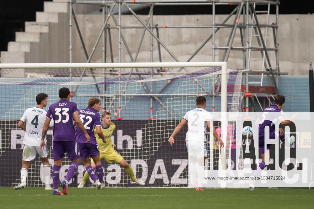 Fiorentina’s Marin Pongracic scores a goal but referee Marco Di Bello cancels the goal during the Serie A soccer match between Fiorentina and Como at the Artemio Franchi Stadium in Florence, north Italy - Sunday, October 18, 2026 -