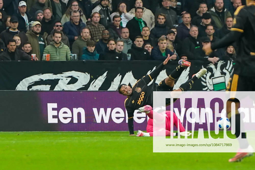 2026-10-18 VriendenLoterij Eredivisie: FC Groningen v AFC Ajax GRONINGEN, NETHERLANDS - OCTOBER 18: Etienne Vaessen of FC Groningen and Marcos Leonardo of AFC Ajax during the VriendenLoterij Eredivisie match between FC Groningen and AFC Ajax at Euroborg on October 18, 2026 in Groningen, Netherlands. Groningen Euroborg Netherlands Content not available for redistribution in The Netherlands directly or indirectly through any third parties.