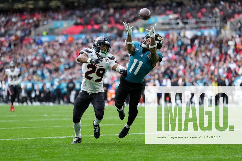 Jacksonville Jaguars, Parker Washington, Wide receiver, 11 misses the ball as Houston Texans, M.J. Stewart, Safety, 29 defends Houston Texans v Jacksonville Jaguars, NFL, American Football Herren, USA American Football, Wembley Stadium, London, UK - 18 Oct 2026London Wembley Stadium United Kingdom