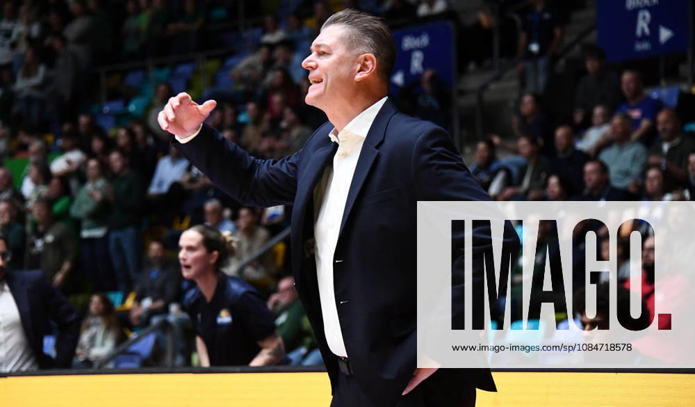 BBL Basketball Cup, Frankfurt Skyliners vs. VET Concept Gladiators Trier; Coach Klaus Perwas, Head Coach, Fraport Skyliners Frankfurt; facial expressions, gestures, emotion; Frankfurt am Main