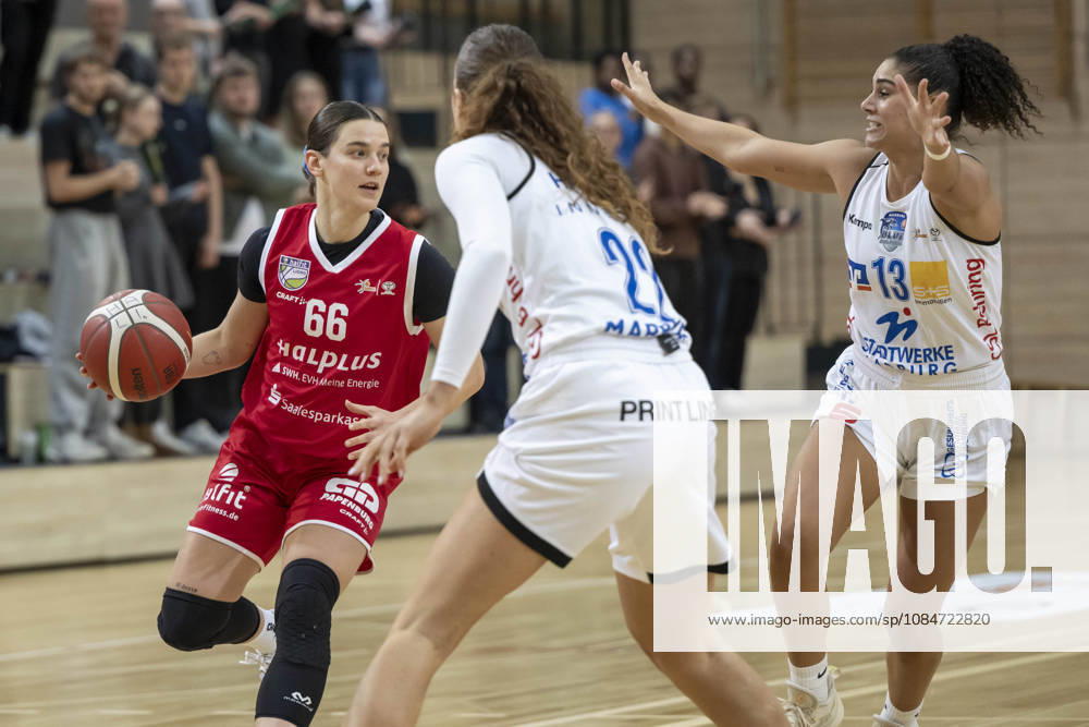 Toyota DBBL 2026–2027: HalFit Lions vs. BC Marburg, Halle an der Saale, Germany, October 18, 2026. Pictured: Dominica Fiszer (Halle), Amelia Hassett (Marburg), and Sara Guerreiro (Marburg), Halle an der Saale, swh Arena, Saxony-Anhalt, Germany
