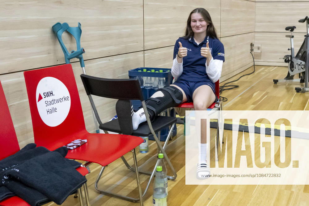 Toyota DBBL 2026–2027: HalFit Lions vs. BC Marburg, Halle an der Saale, Germany, October 18, 2026. Pictured: Nicole Brochlitz of Halle sits on the sidelines after suffering a serious injury during the last home game at the Halle an der Saale swh Arena in Saxony-Anhalt, Germany.